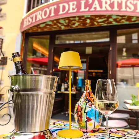 Maisons Grandes Murailles * 발토우르넨체