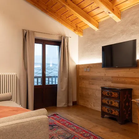 Maisons Grandes Murailles Valtournenche